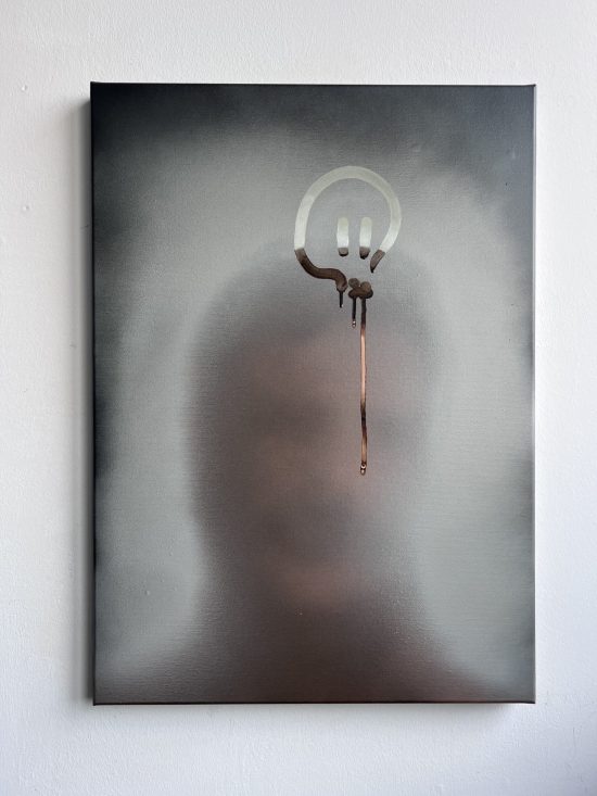 J'MWP (Smile), 2024 
Lacquer, oil and resin on canvas 
70 x 50 cm